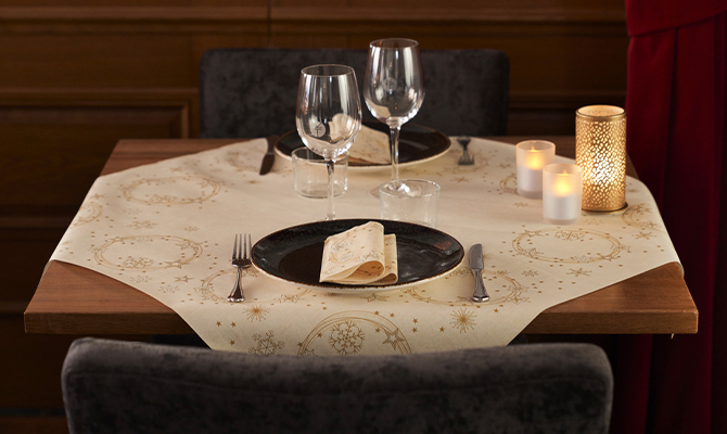 Cream Christmas table setting with napkins